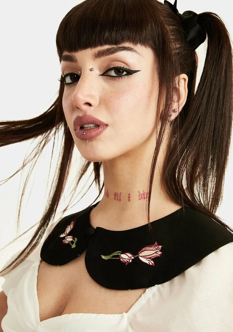 Brand new ๐ Lost Queen Black Country Tulip Collar Jewelry ๐ 4 Lost Queen Black Country Tulip Collar Jewelry